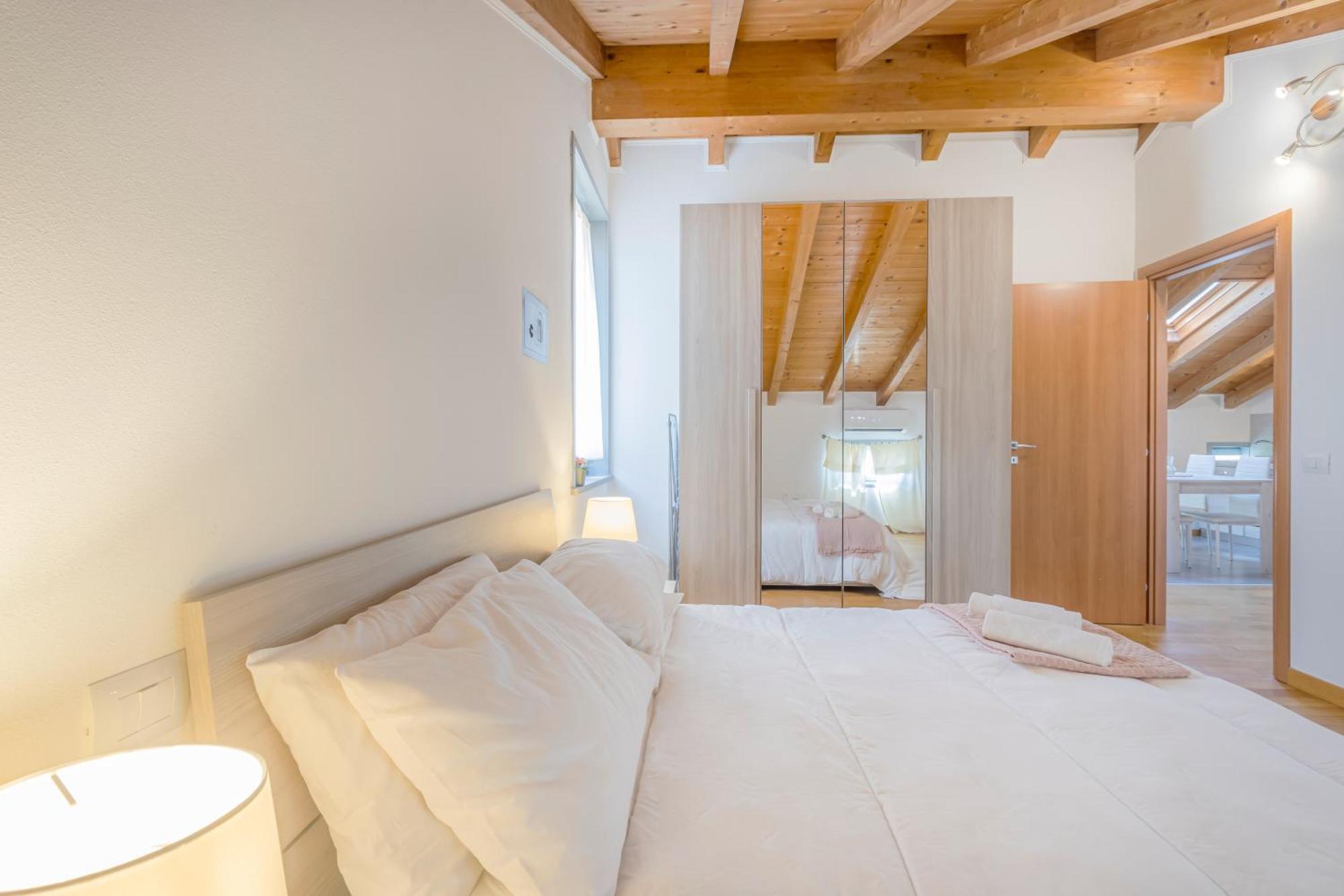 Apartamento Stazione A 200m - Ampio Con Parcheggio Notturno Gratis *